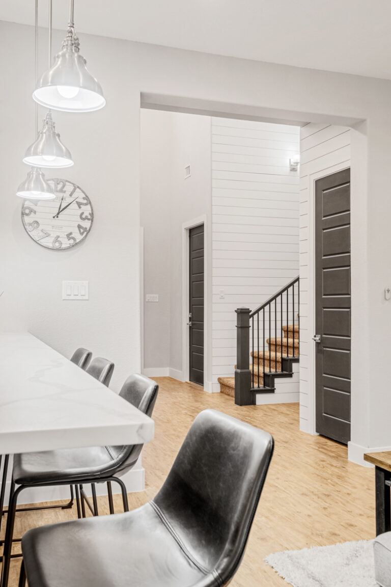 original 952568533 768x1152