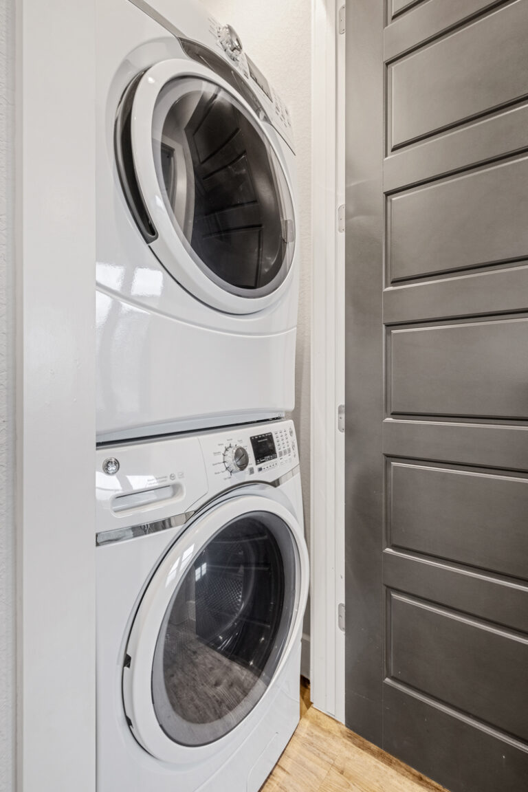 original 952568888 768x1152