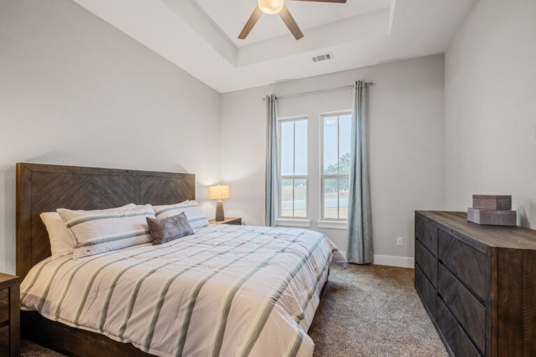 original 952569001 768x512