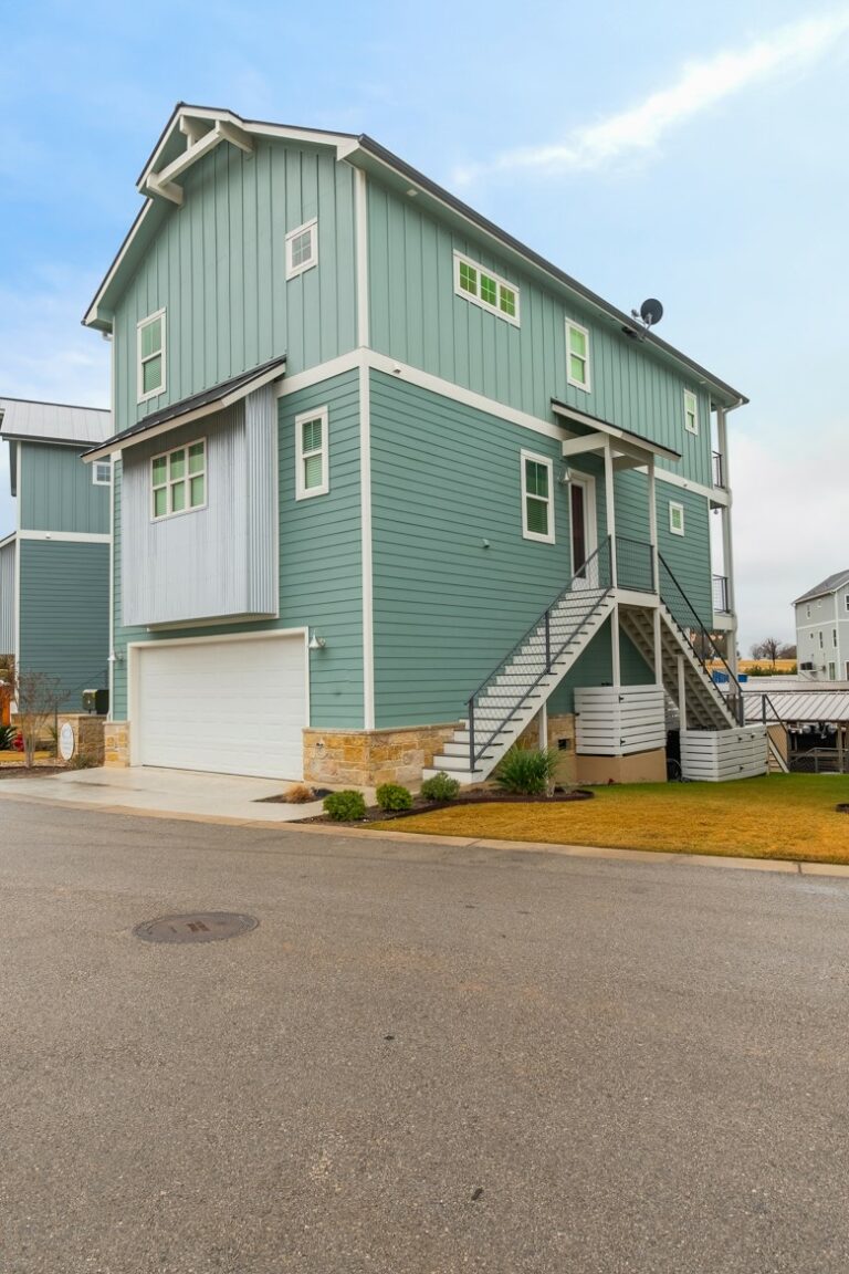 original 958200574 768x1152