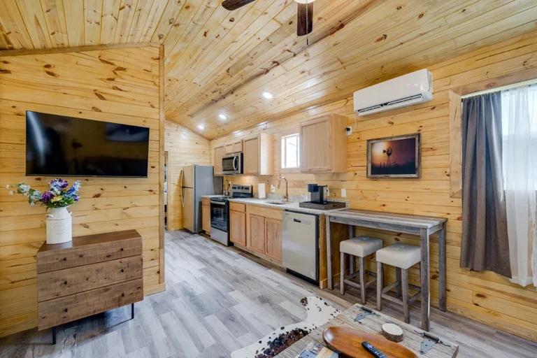 Vino Tramonto Cabin Rentals Cabernet LR 2 768x512