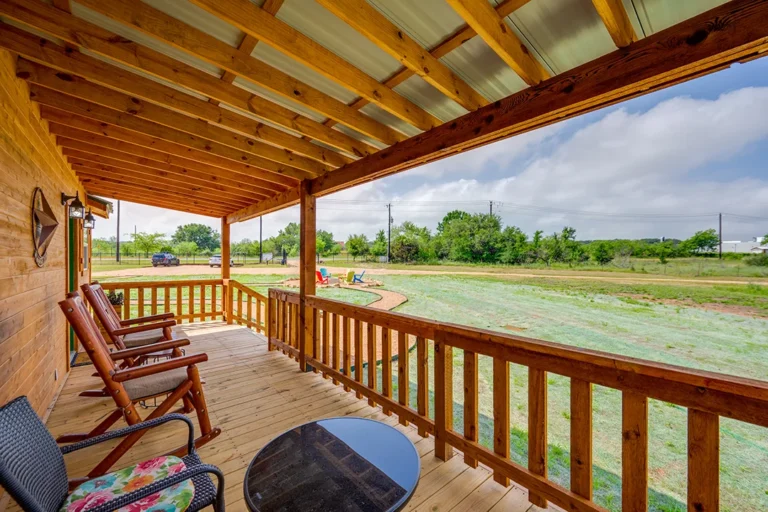 Vino Tramonto Cabin Rentals Cabernet Porch 3 768x512