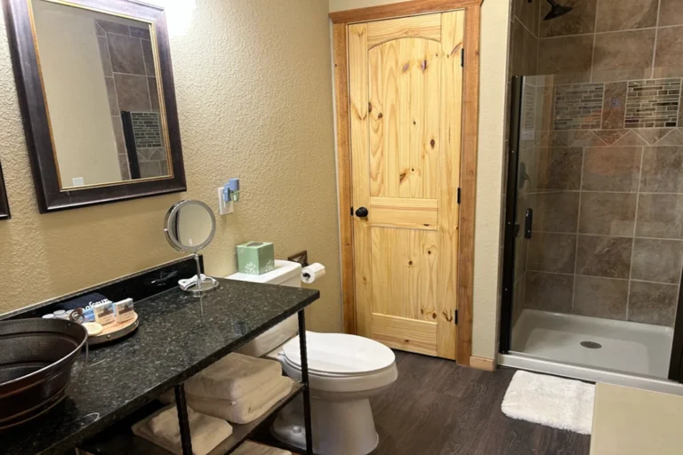 Vino Tramonto Cabin Rentals Chardonnay 5 768x512