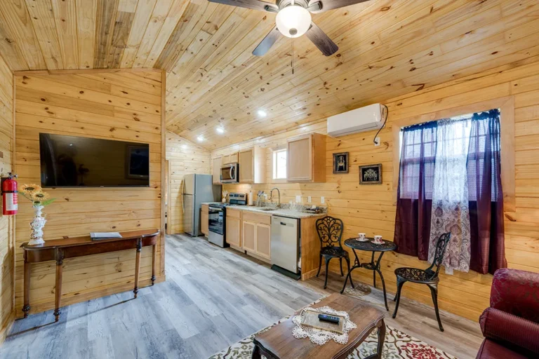 Vino Tramonto Cabin Rentals Prosecco LR 2 768x512