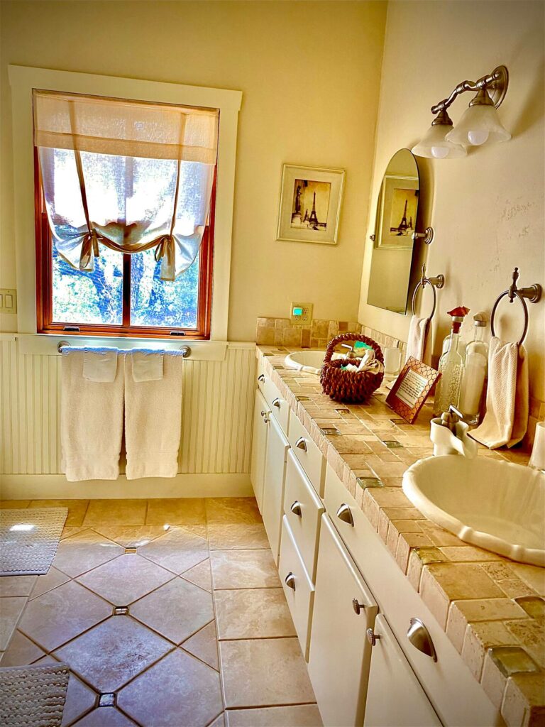 60a2c263 815d 4bc4 a82e e8f0edbee13c 768x1024