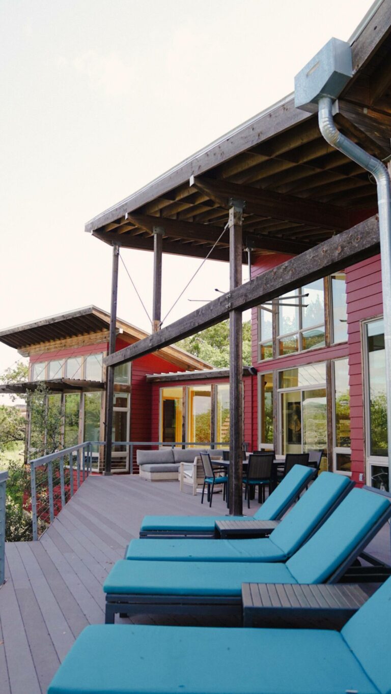 976b48af e7fb 45dc 8e85 9778d1577d60 768x1365