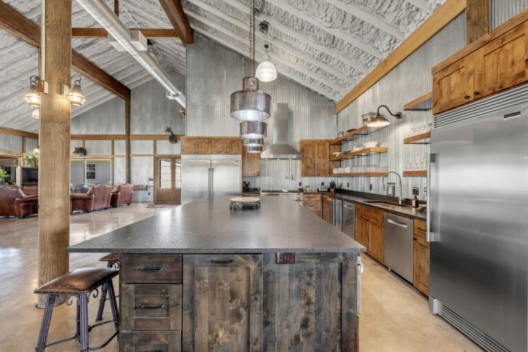 lrunuwtwywkikutotloh 768x512