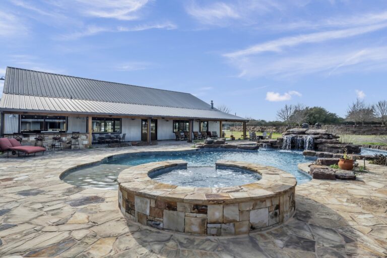 xuvkuigngspynrrkdzvc 768x512