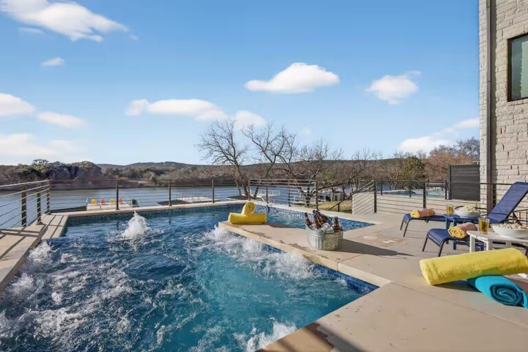 Colorado Retreat pool 768x512