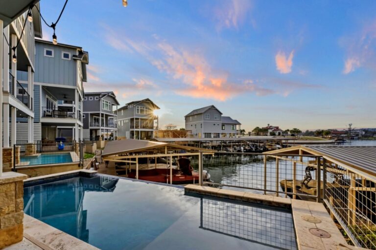 Harbor House web 768x512